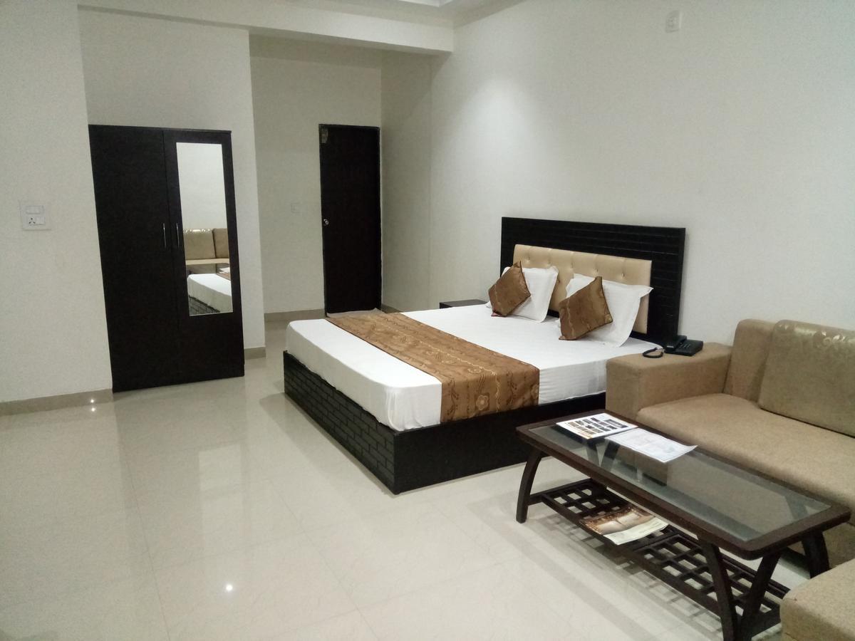 Anamsa Residency Hotel Vrindavan Exterior photo